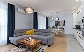 Br12 Premium Apartments , Garaz
